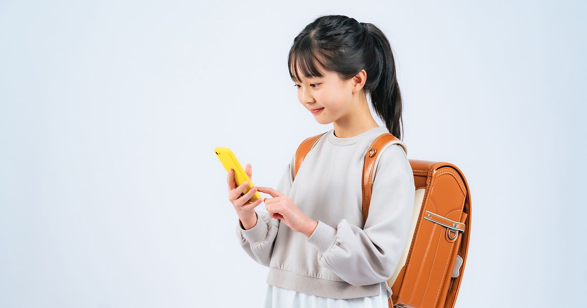 小学生のスマホの所持率は？注意点や持たせる際のポイントなどを解説