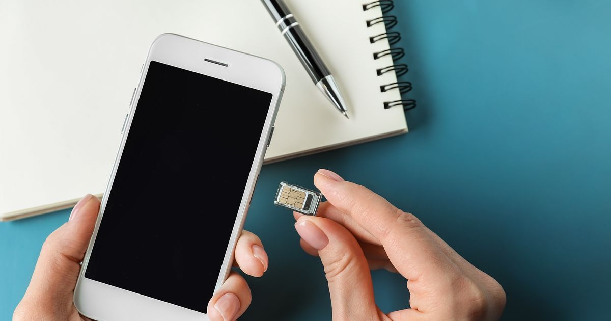 スマホに「SIM なし」と急に表示される原因・対処法や、SIMカードなしでできることを解説!