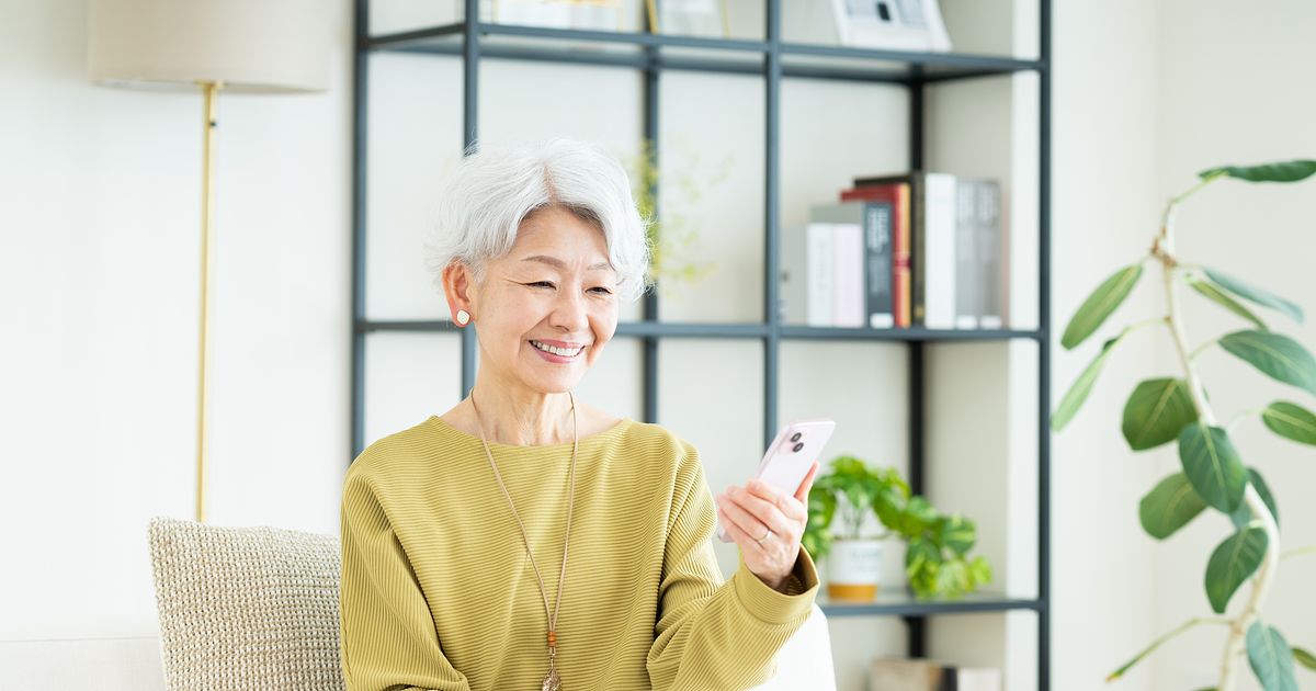 シニア世代におすすめのスマホは?持つメリットや選び方をわかりやすく紹介
