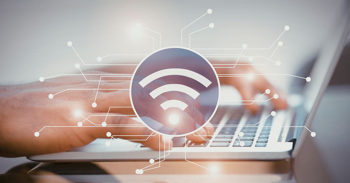 無線LANとWi-Fi®の違いは?有線LANとの使いわけや接続方法を解説